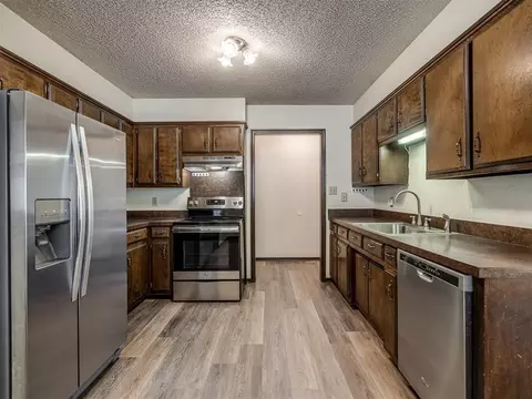 Kitchen - 3421 E Noble Dr, Edmond, OK 73034 photo 2 of 6