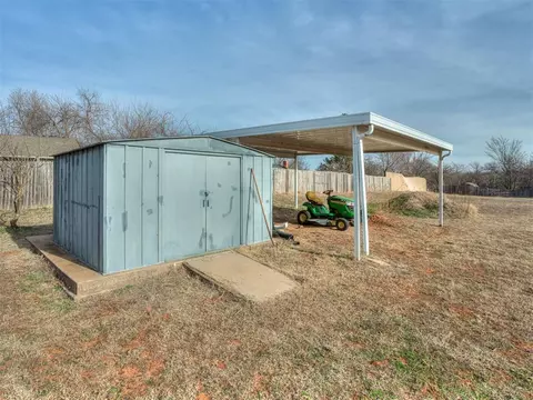 Exterior - 3421 E Noble Dr, Edmond, OK 73034 photo 2 of 3