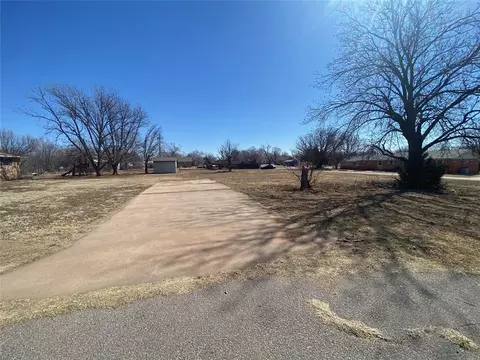1100 N 8th St, Sayre, OK 73662