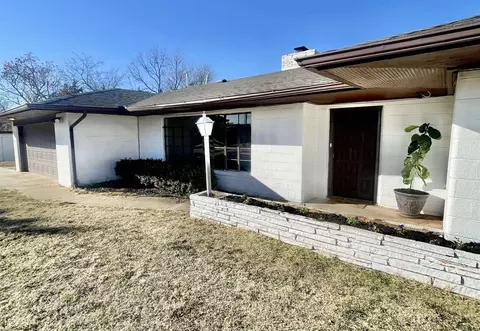 4335 NE 42nd St, Forest Park, OK 73121