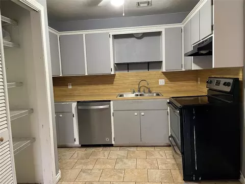 Kitchen - 4209 Willowisp Dr #4211, Norman, OK 73072 photo 1 of 3