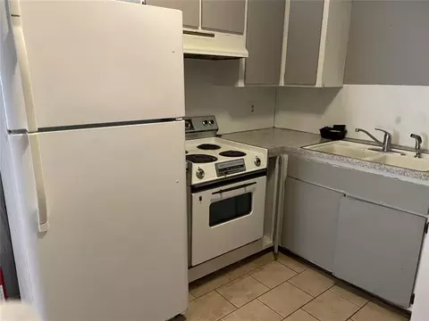 Kitchen - 4209 Willowisp Dr #4211, Norman, OK 73072 photo 2 of 3