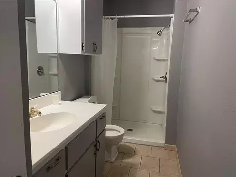 Bath - 4209 Willowisp Dr #4211, Norman, OK 73072 photo 3 of 4