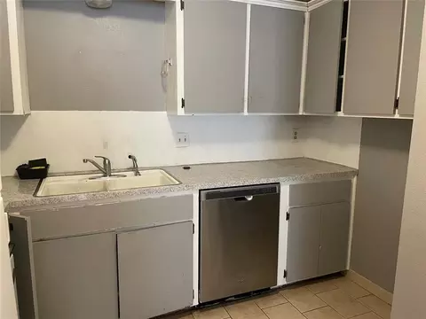 Kitchen - 4209 Willowisp Dr #4211, Norman, OK 73072 photo 3 of 3