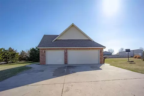 Exterior - 1260 E Rock Creek Rd, Tuttle, OK 73089 photo 7 of 11