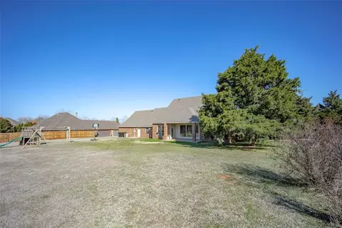Exterior - 1260 E Rock Creek Rd, Tuttle, OK 73089 photo 9 of 11
