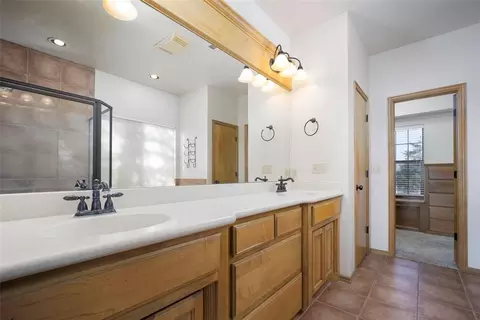 Bath - 1260 E Rock Creek Rd, Tuttle, OK 73089 photo 1 of 6