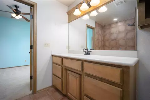 Bath - 1260 E Rock Creek Rd, Tuttle, OK 73089 photo 4 of 6