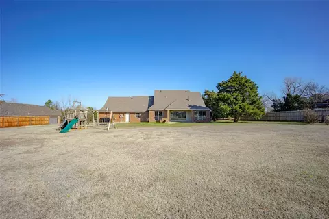 Exterior - 1260 E Rock Creek Rd, Tuttle, OK 73089 photo 10 of 11