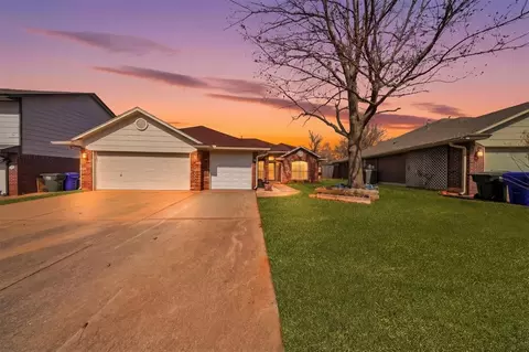 713 Gyrfalcon Dr, Norman, OK 73072