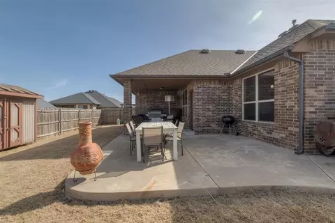 11721 SW 14th St, Yukon, OK 73099