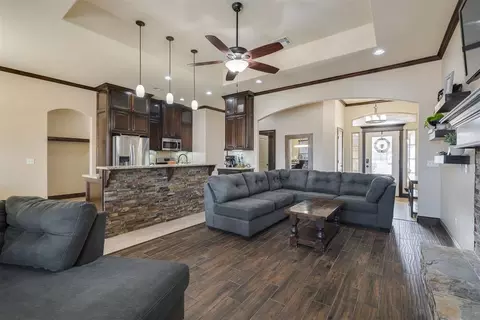 11721 SW 14th St, Yukon, OK 73099