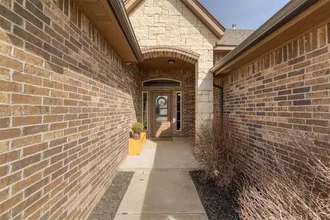 11721 SW 14th St, Yukon, OK 73099