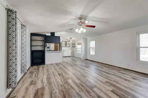 Living - 15524 E Hefner Rd, Jones, OK 73049 photo 2 of 5