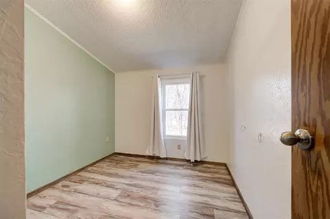 Bedroom - 15524 E Hefner Rd, Jones, OK 73049 photo 6 of 7
