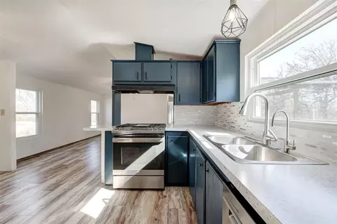 Kitchen - 15524 E Hefner Rd, Jones, OK 73049 photo 4 of 4