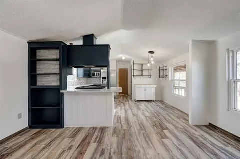 Living - 15524 E Hefner Rd, Jones, OK 73049 photo 5 of 5