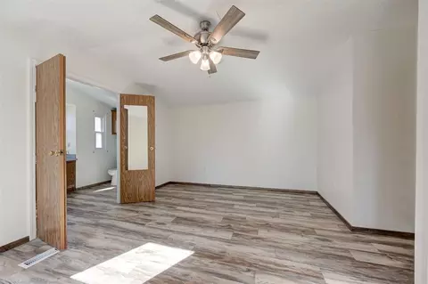 Bedroom - 15524 E Hefner Rd, Jones, OK 73049 photo 1 of 7