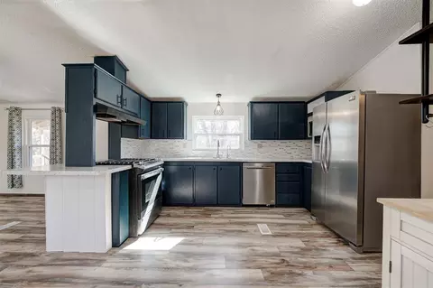Kitchen - 15524 E Hefner Rd, Jones, OK 73049 photo 1 of 4