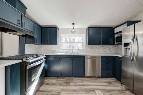 Kitchen - 15524 E Hefner Rd, Jones, OK 73049 photo 2 of 4