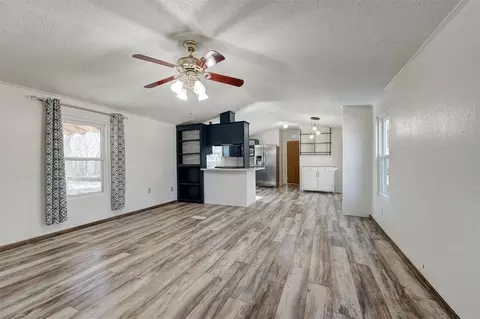 Living - 15524 E Hefner Rd, Jones, OK 73049 photo 4 of 5