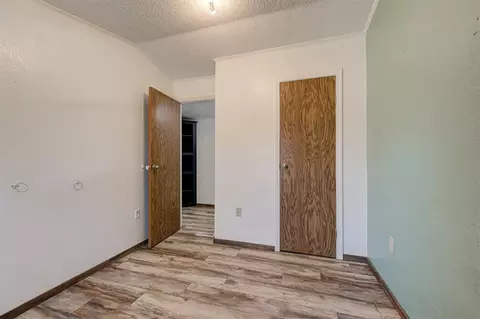 Bedroom - 15524 E Hefner Rd, Jones, OK 73049 photo 7 of 7