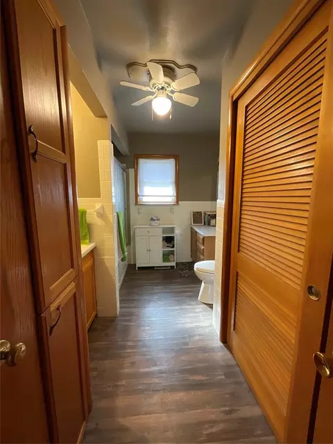 Bath - 410 N Walnut St, Seiling, OK 73663 photo 1 of 3