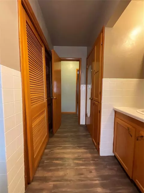 Entry Way - 410 N Walnut St, Seiling, OK 73663 photo 2 of 3