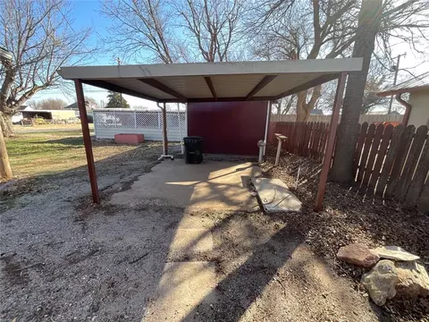 Exterior - 410 N Walnut St, Seiling, OK 73663 photo 6 of 6