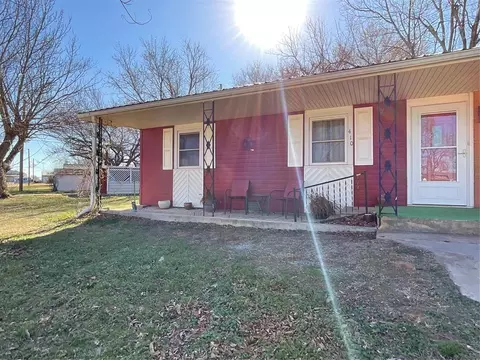 Exterior - 410 N Walnut St, Seiling, OK 73663 photo 1 of 6