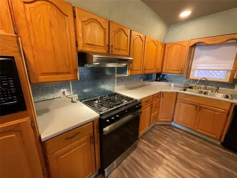 Kitchen - 410 N Walnut St, Seiling, OK 73663 photo 5 of 6