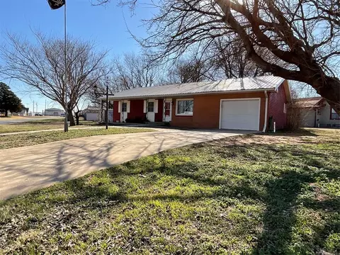 Other - 410 N Walnut St, Seiling, OK 73663 photo 2 of 12