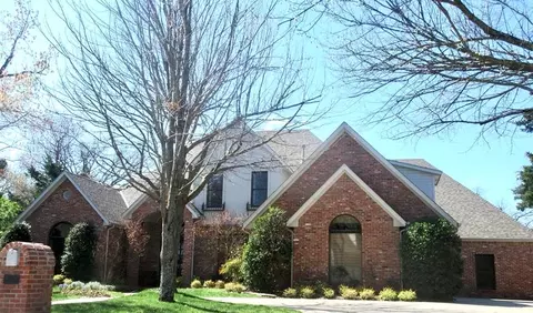 2401 Crossing Dr, Edmond, OK 73013
