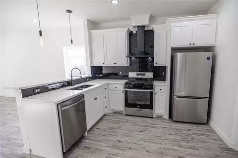 Kitchen - 5113 Brooke Rd, Tuttle, OK 73089 photo 3 of 9