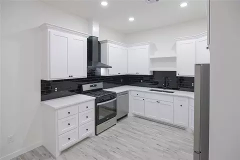 Kitchen - 5113 Brooke Rd, Tuttle, OK 73089 photo 6 of 9