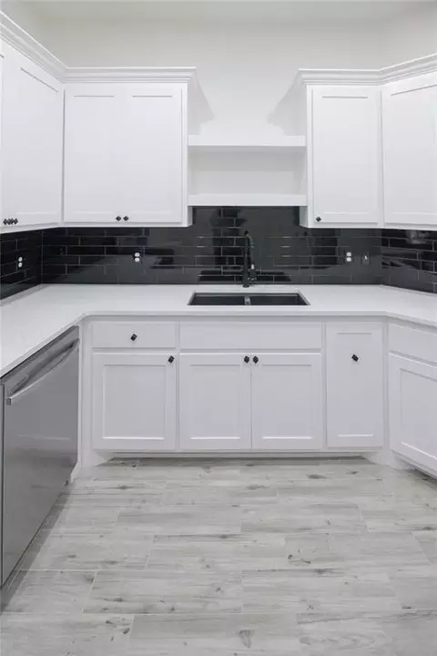Kitchen - 5113 Brooke Rd, Tuttle, OK 73089 photo 8 of 9