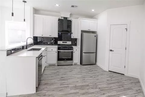 Kitchen - 5113 Brooke Rd, Tuttle, OK 73089 photo 2 of 9
