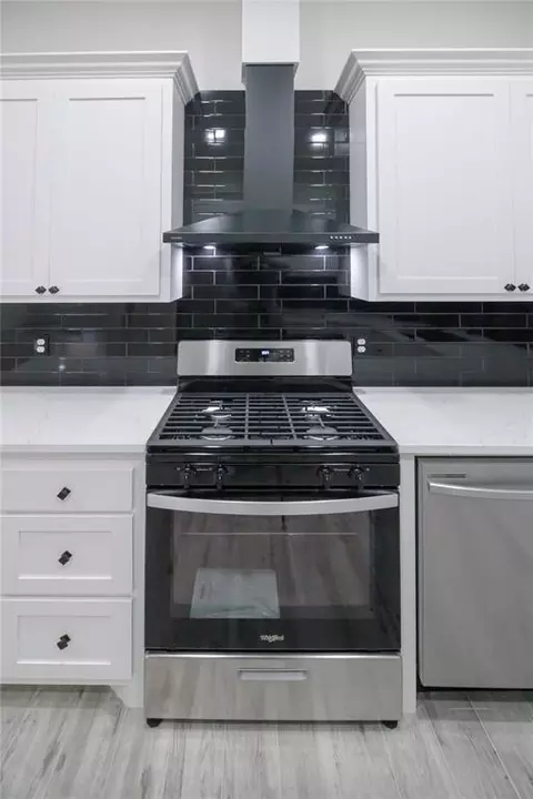Kitchen - 5113 Brooke Rd, Tuttle, OK 73089 photo 9 of 9