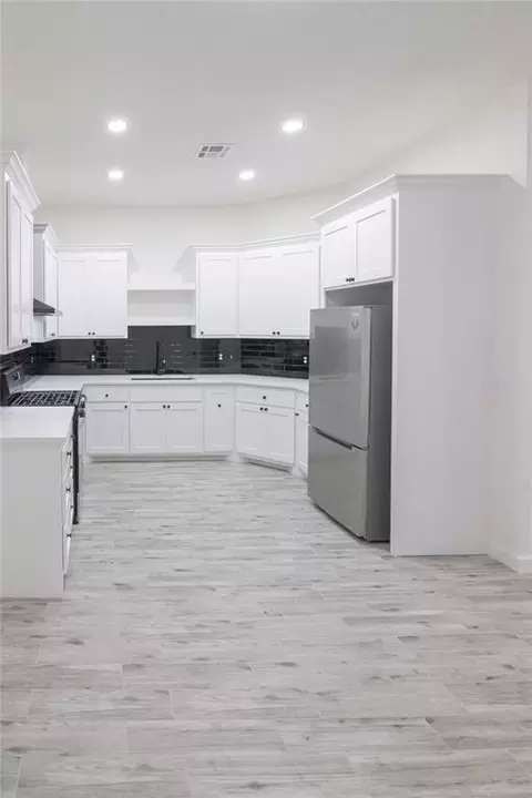 Kitchen - 5113 Brooke Rd, Tuttle, OK 73089 photo 5 of 9