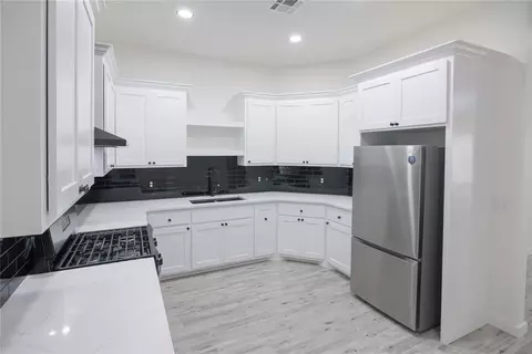 Kitchen - 5113 Brooke Rd, Tuttle, OK 73089 photo 7 of 9