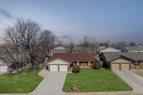10445 Birkenhead Rd, Yukon, OK 73099