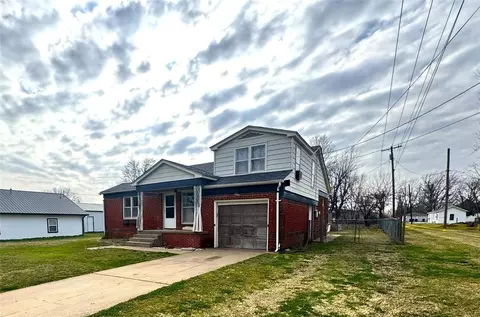 110 N Cedar Ave, Stroud, OK 74079