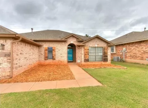 213 Sandstone Dr, Norman, OK 73071