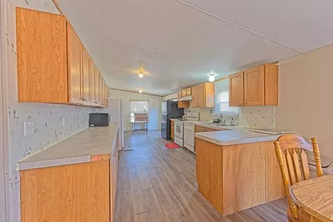 Kitchen - 22072 Melissa Ln, Harrah, OK 73045 photo 1 of 4