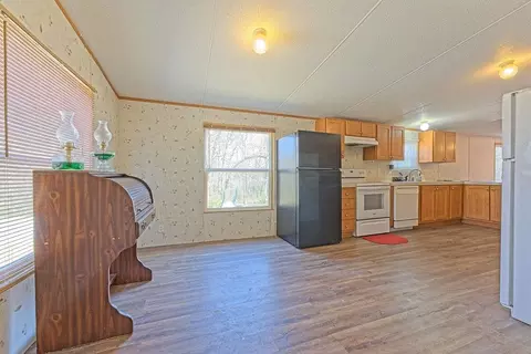 Kitchen - 22072 Melissa Ln, Harrah, OK 73045 photo 4 of 4