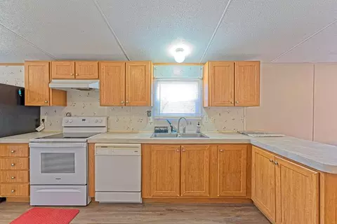 Kitchen - 22072 Melissa Ln, Harrah, OK 73045 photo 2 of 4