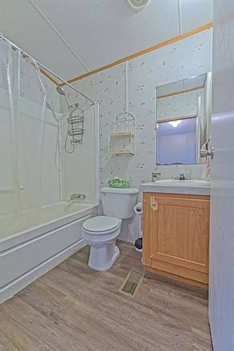 Bath - 22072 Melissa Ln, Harrah, OK 73045 photo 6 of 6