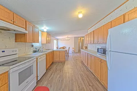 Kitchen - 22072 Melissa Ln, Harrah, OK 73045 photo 3 of 4
