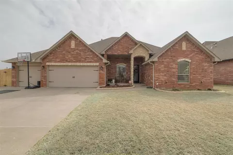 2816 Morgan Trace Rd, Yukon, OK 73099
