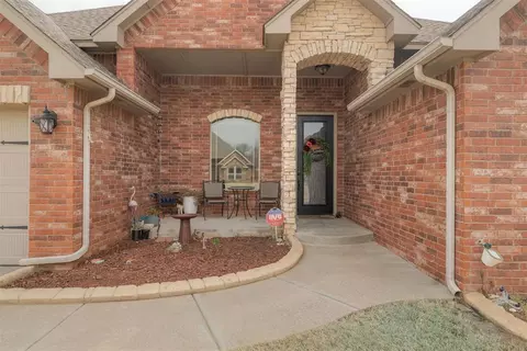 2816 Morgan Trace Rd, Yukon, OK 73099